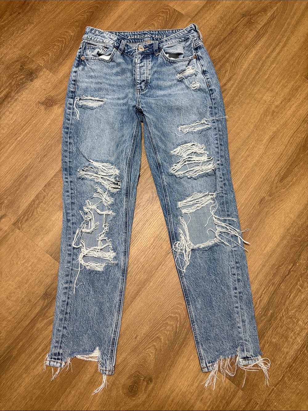 American Eagle Outfitters Light Blue Tomgirl Distressed Jeans Size 2 Regular